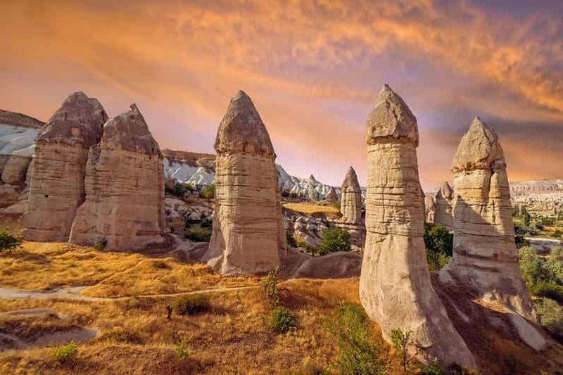 Billet Cappadoce : visite guidée des terres rouges avec déjeuner et billet