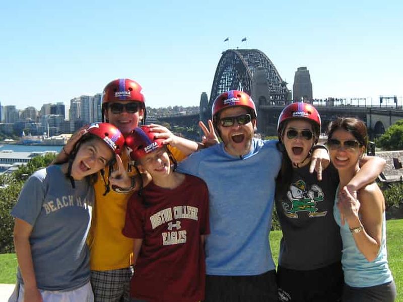 Promenade à vélo sur le pont panoramique du port de Sydney