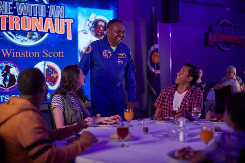 Excursion au centre spatial Kennedy avec discussion avec un astronaute