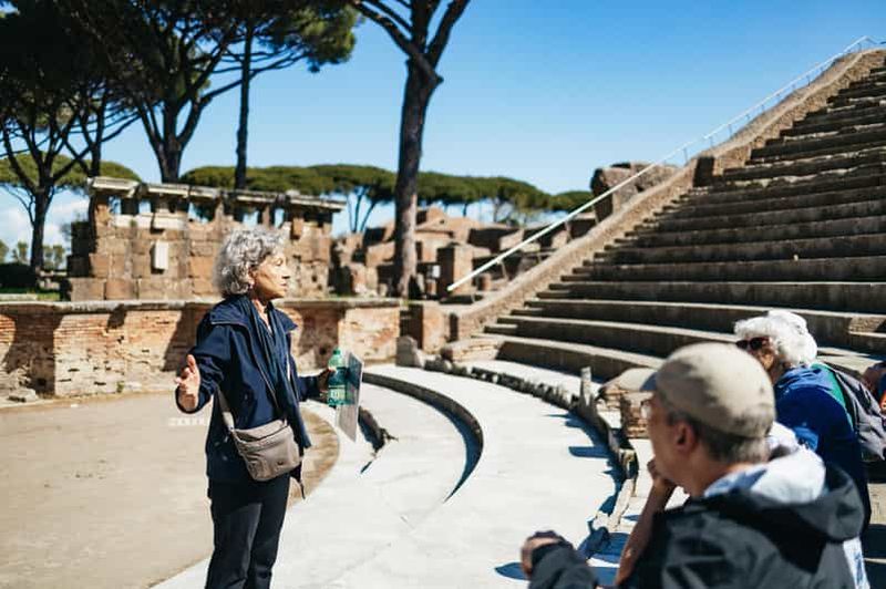 Depuis Rome : Excursion guidée d'une demi-journée à Ostia Antica en train