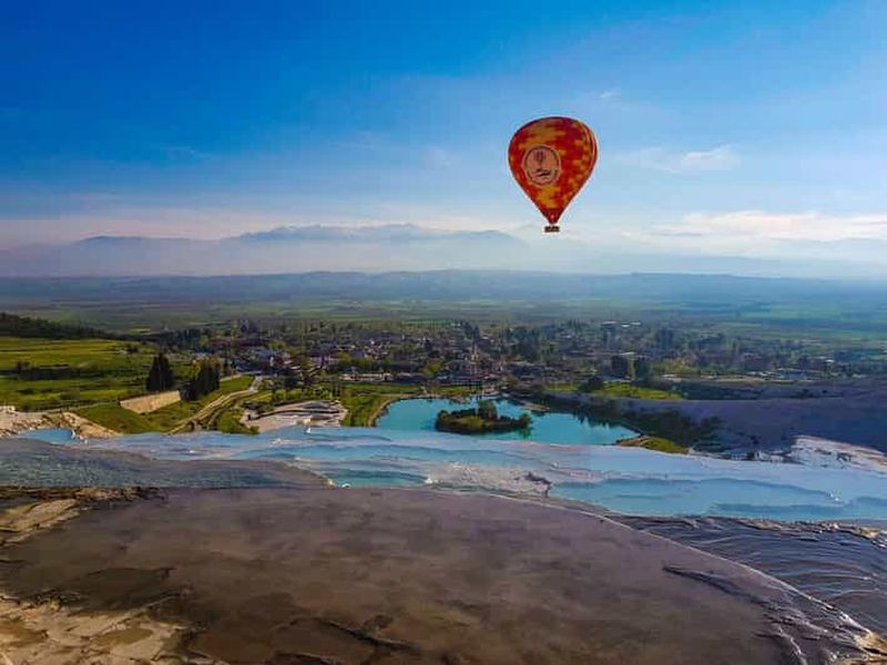 Antalya à Pamukkale : excursion d'une journée avec montgolfière en option
