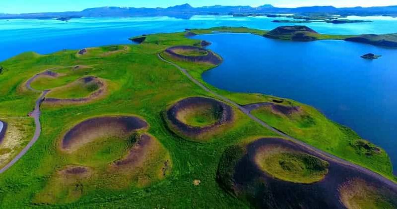 Depuis Akureyri : visite du lac Mývatn et de la cascade de Goðafoss