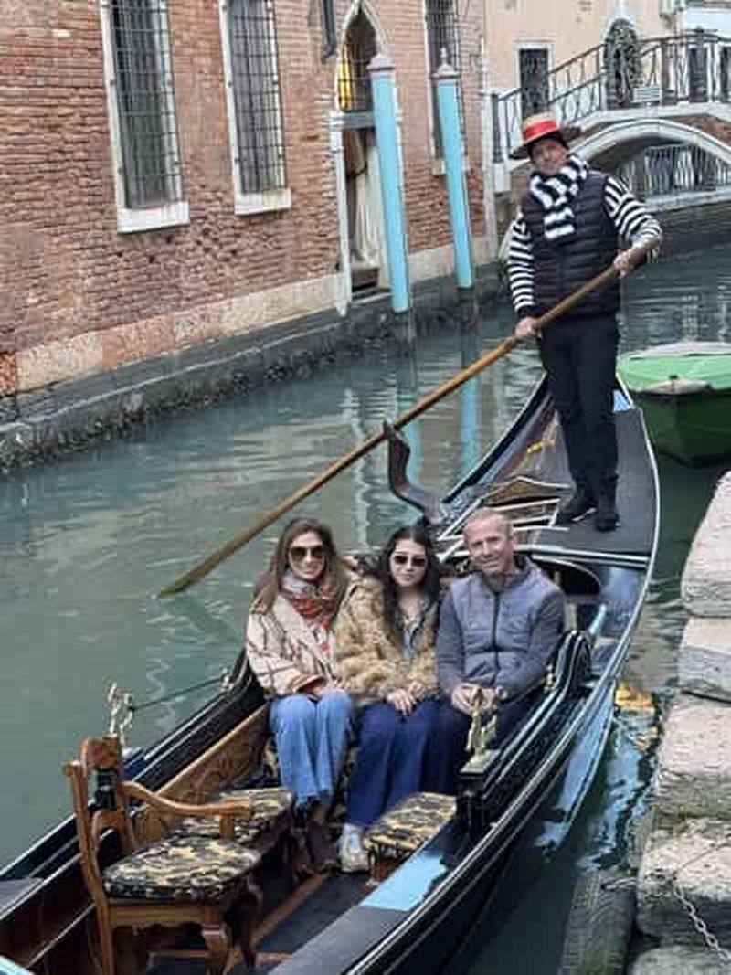 Balade en gondole privée et visite à pied privée à Venise