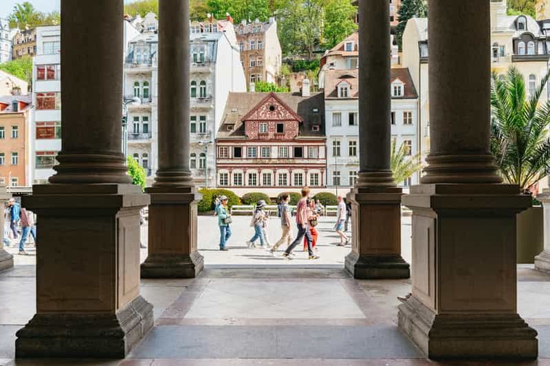 Prague : excursion d'une journée à Karlovy Vary avec tour de guet et funiculaire