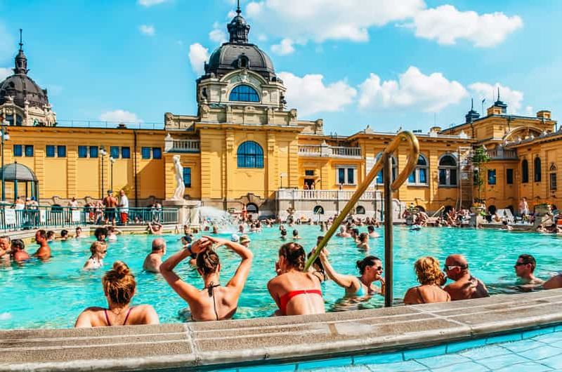 Budapest : billet d'une journée pour le spa Széchenyi avec surclassements en option
