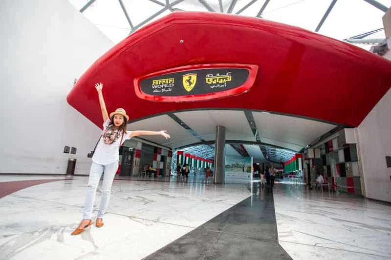 Au départ de Dubaï : Excursion d'une journée à Abu Dhabi avec billet pour le Ferrari World