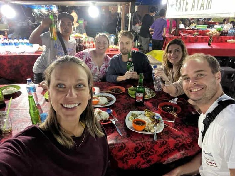 Visite culinaire du marché nocturne traditionnel d'Ubud - tout compris