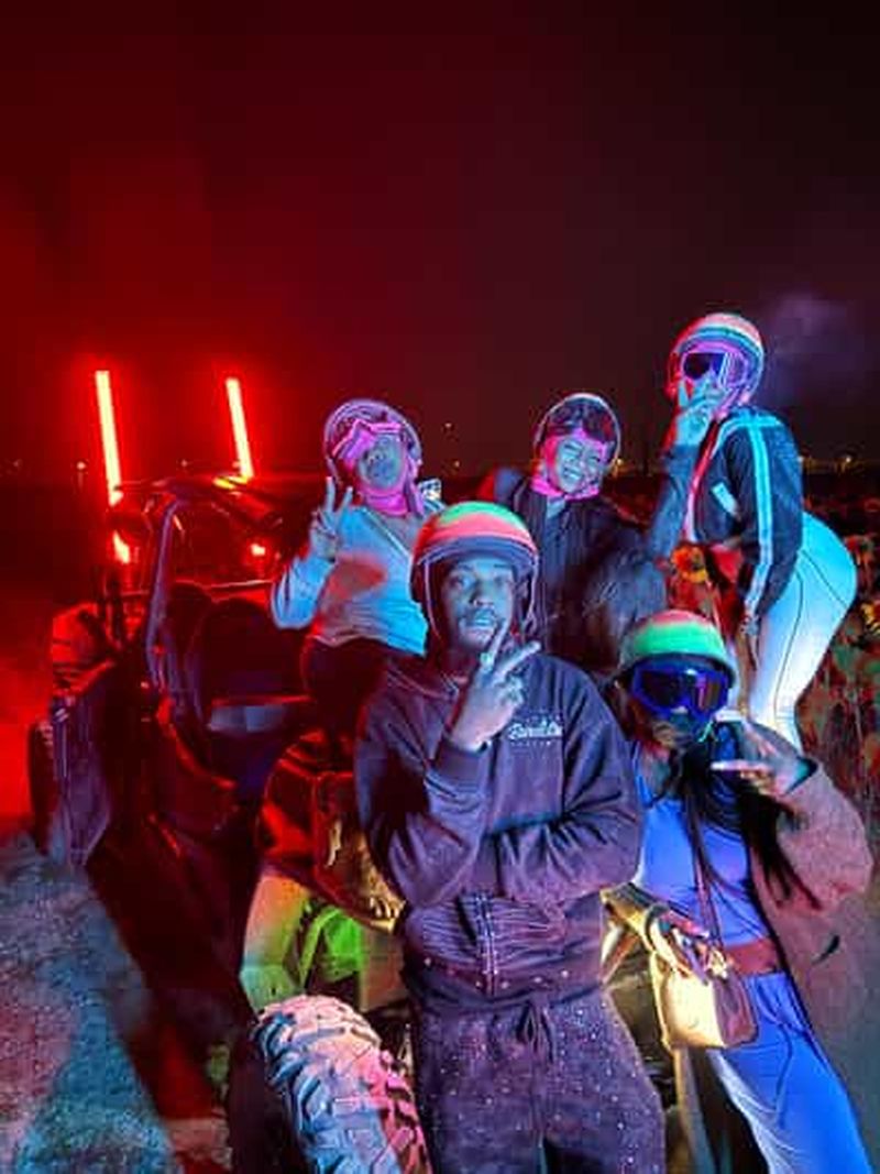 Expérience de conduite de quad phosphorescent à l'entrée du parc de Miami