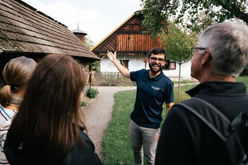 Depuis Prague : visite d'une journée à Kutná Hora, l'ossuaire et le village folklorique
