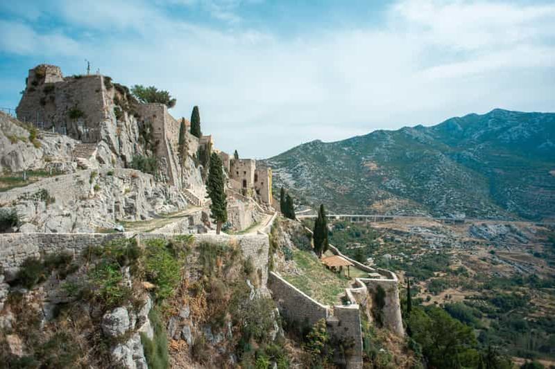 Split : Visite privée de la forteresse de Klis et de la grotte de Vranjača.