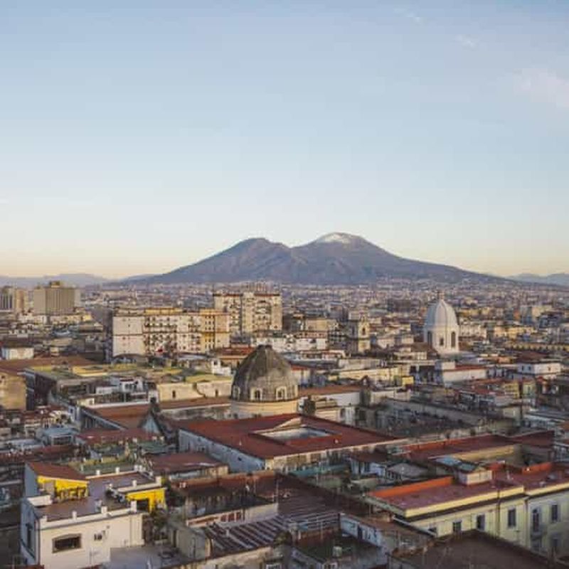 Naples : vue sur 500 dômes depuis les toits de la cathédrale de Naples