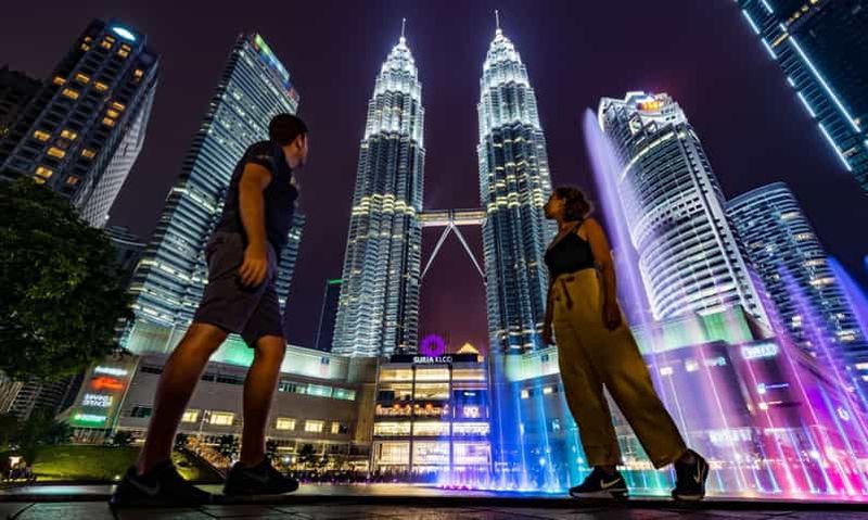 Visite de nuit des tours Petronas de Kuala Lumpur et du théâtre Saloma