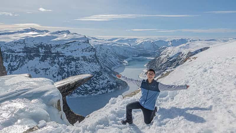 Odda : Randonnée hivernale en raquettes à Trolltunga