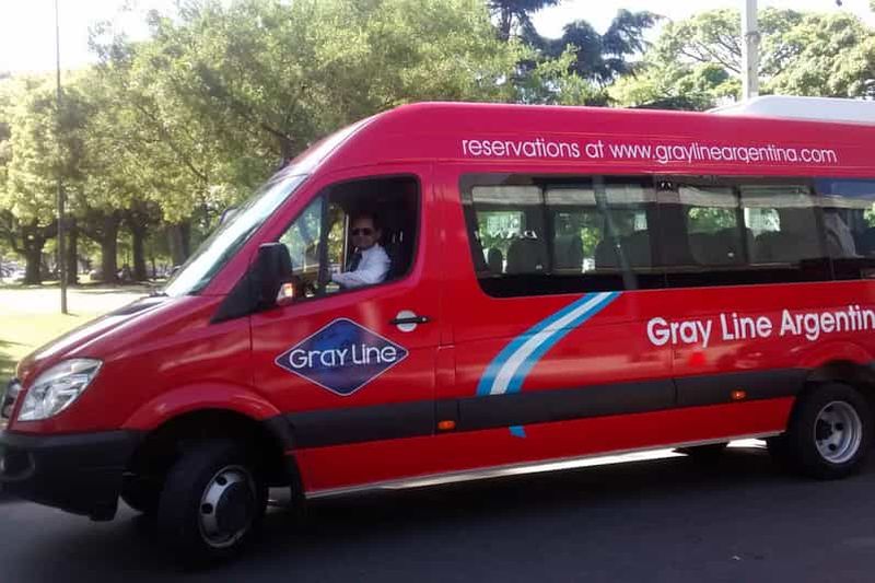 Transfert partagé de l'aéroport d'Ushuaïa à l'hôtel du centre-ville ou vice versa