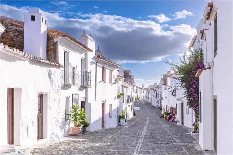 Évora : visite à pied privée de Monsaraz avec chauffeur et guide