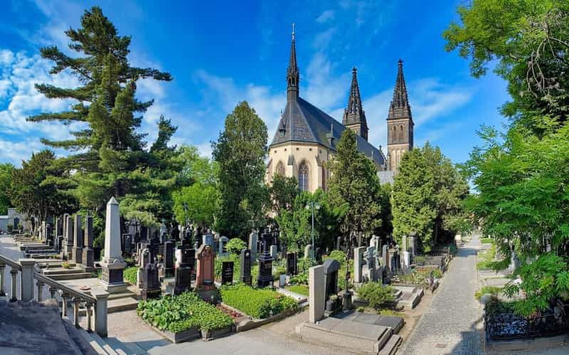 Prague : Château de Vysehrad et circuit en vélo électrique le long de la rivière