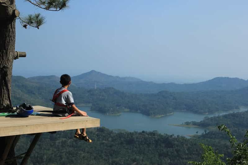 Visite du temple de Borobudur, des chutes d'eau et du parc national de Kalibiru