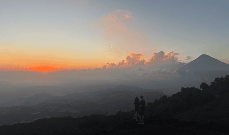 Randonnée au coucher du soleil sur le volcan Pacaya, pizza et guimauves