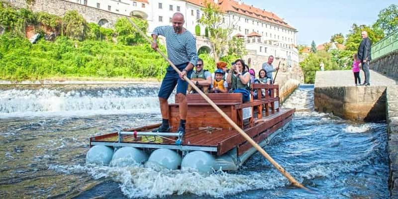Český Krumlov : Croisière sur un radeau en bois