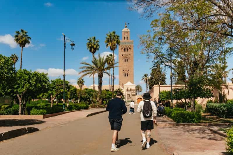 Marrakech : tombeaux Saadiens, palais de la Bahia et visite guidée de la médina