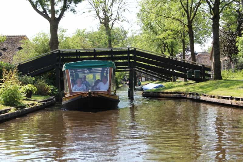 Giethoorn : Croisière commentée & visite touristique du lac et du village