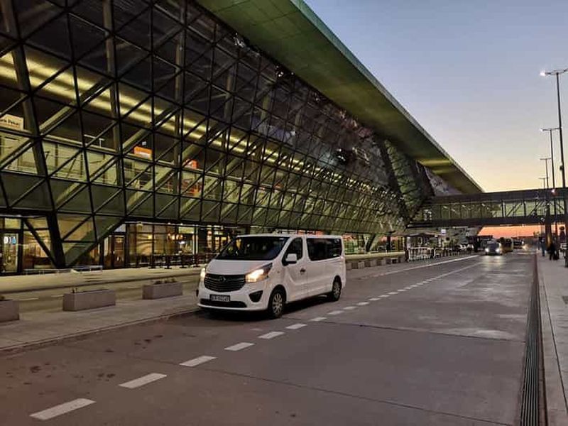 Cracovie : Transfert privé de/vers l'aéroport de Cracovie (KRK)