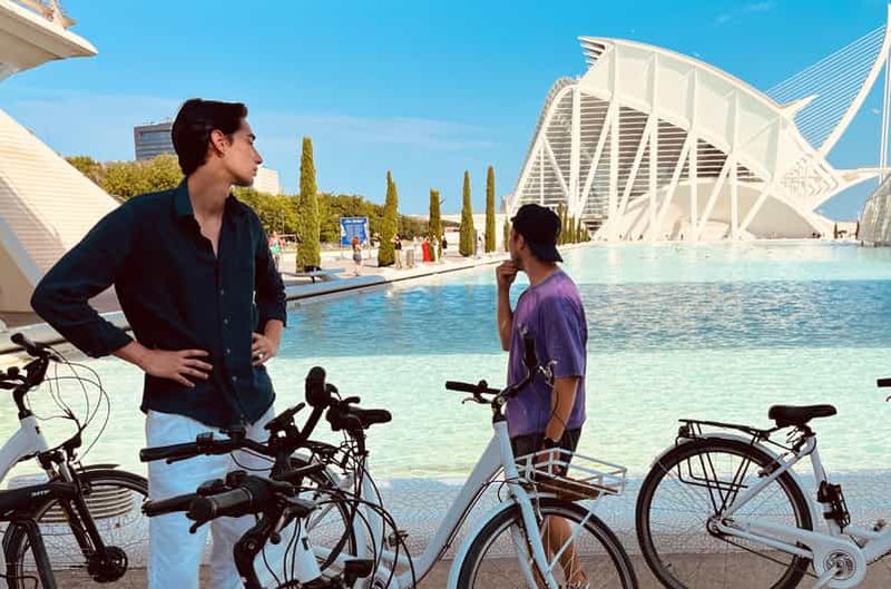 Valence : visite guidée à vélo du centre historique et de la Cité des Arts et des Sciences