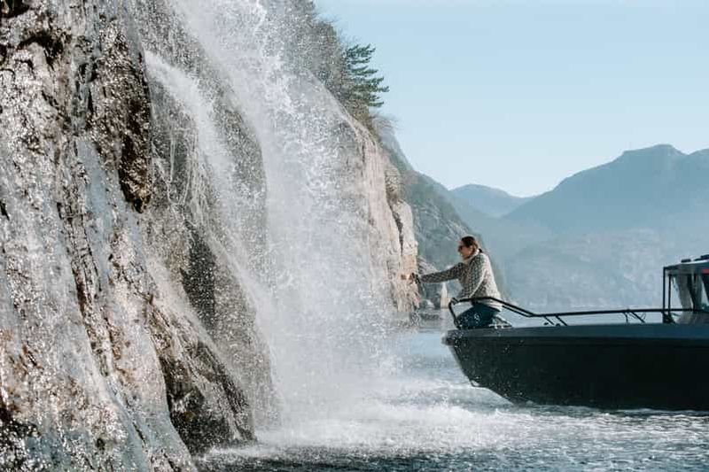Stavanger : safari en bateau vers le Lysefjord et Preikestolen