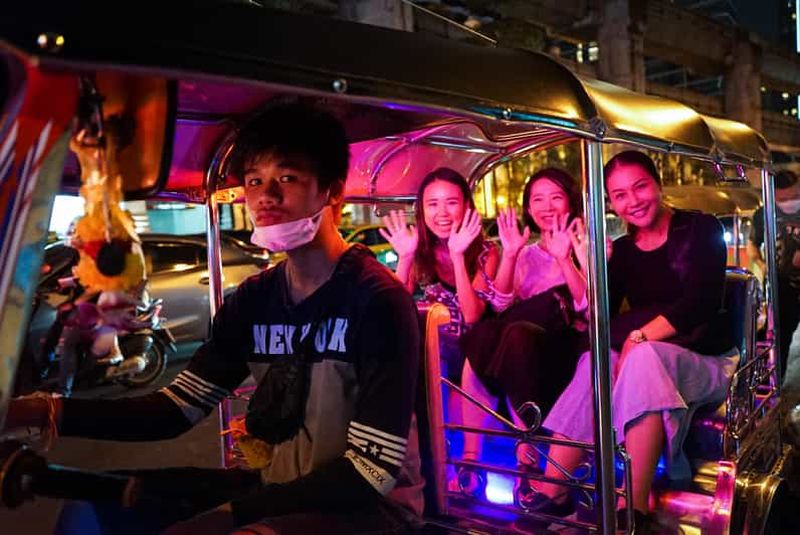 Visite de nuit de Bangkok en tuk-tuk avec nourriture et boissons à Siam et Silom