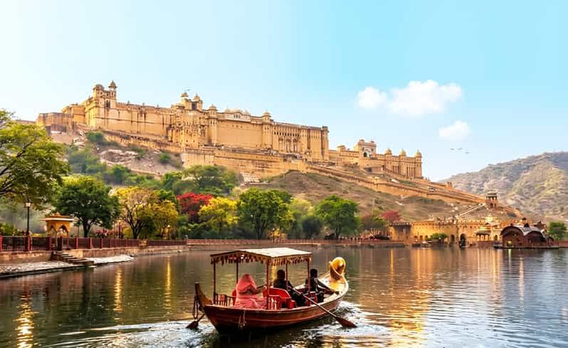 Jaipur : demi-journée – marché aux fleurs, fort d’Amber et sortie en bateau