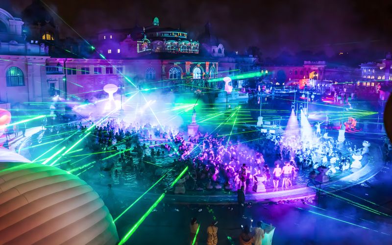 Sparty : la meilleure soirée au spa Szechenyi
