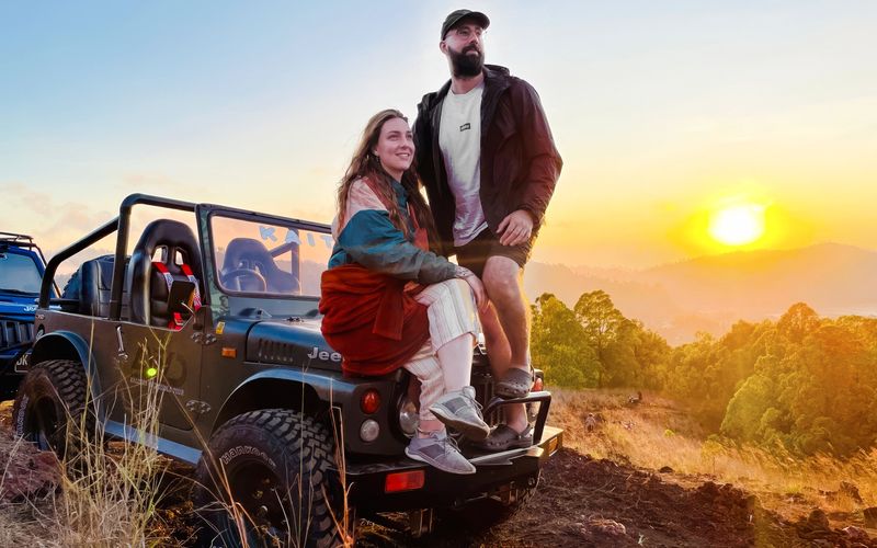 Excursion guidée en jeep au lever du soleil sur le mont Batur avec exploration de la lave noire, petit-déjeuner et navettes hôtels