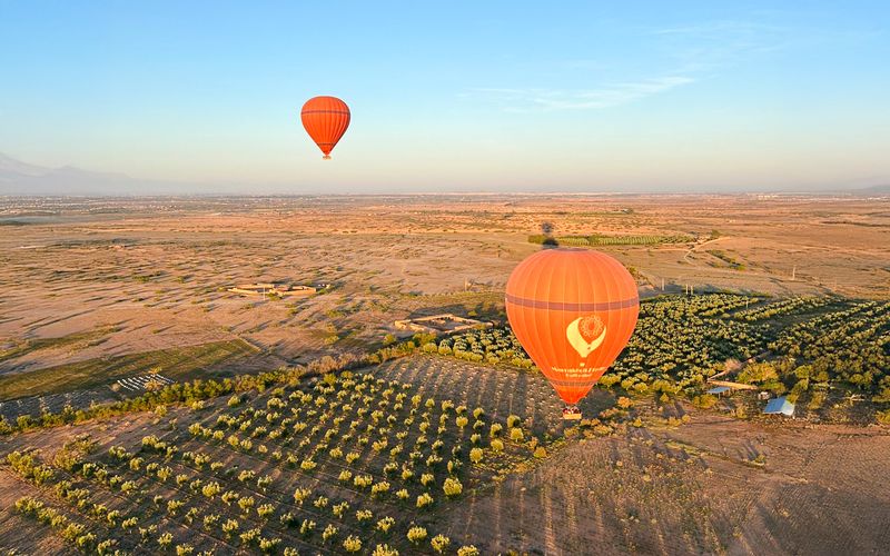 Marrakech : Vol privé en montgolfière au lever du soleil, petit-déjeuner berbère et certificat