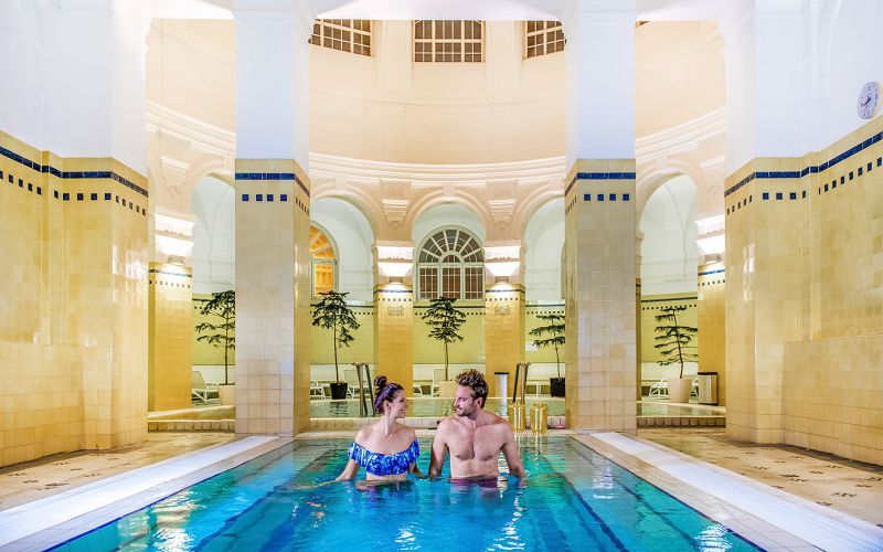 Spa Széchenyi : Billets d'entrée rapide avec accès premium aux thermes et cabine privée