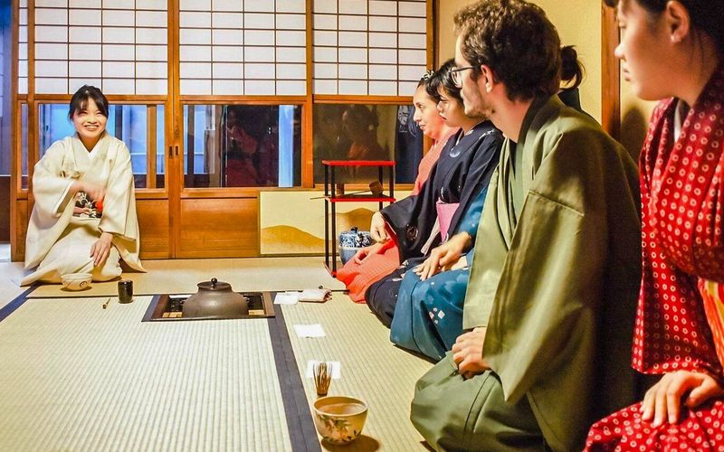 Kyoto : Cérémonie du thé et fabrication de Matcha près du Kinkaku-ji (Kimono en option)