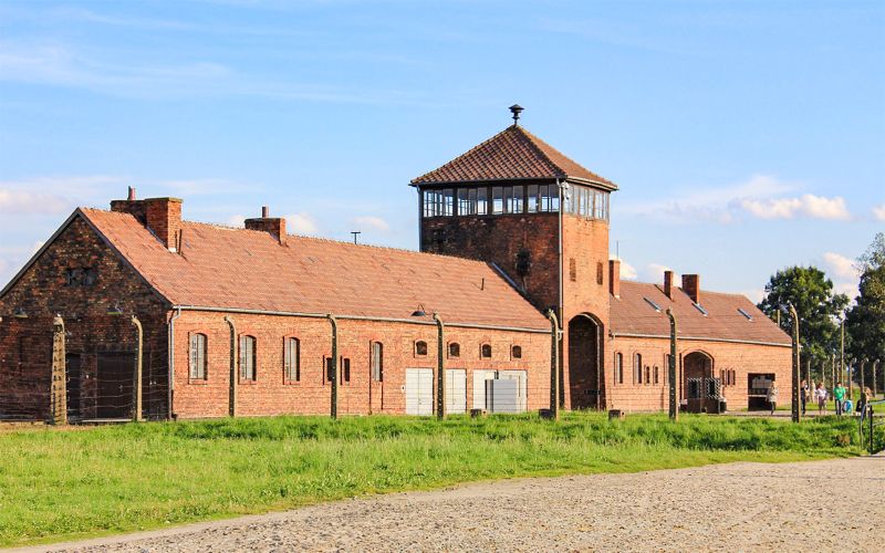 Visite guidée d'Auschwitz-Birkenau avec billets d'accès rapide et options de navettes