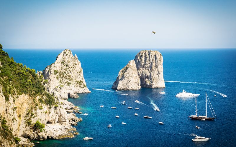 À partir de Sorrente : Visite guidée de Capri et des Grottes Bleues avec navettes aller-retour en bateau