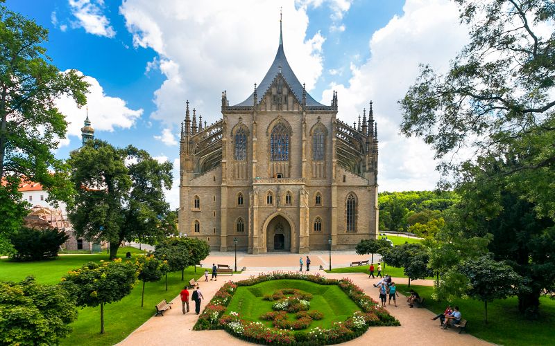 Au départ de Prague : excursion d'une journée à l'église des os de Kutná Hora et à la cathédrale Sainte-Barbe