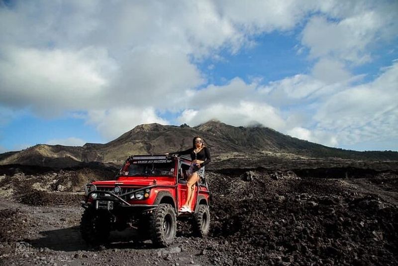 Balade en jeep sur le volcan du mont Batur à Bali