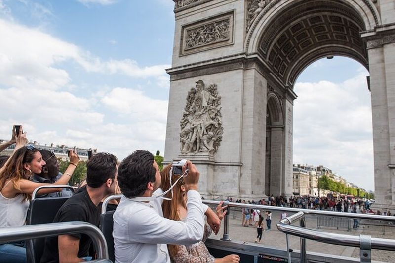 Offre Paris : Billets pour l'Arc de Triomphe, tickets pour le bus touristique et croisière sur la Seine