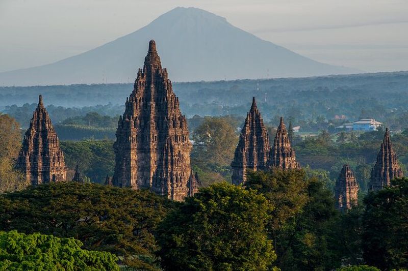 Excursion aux temples de Prambanan et Borobudur et au volcan Merapi depuis Yogyakarta
