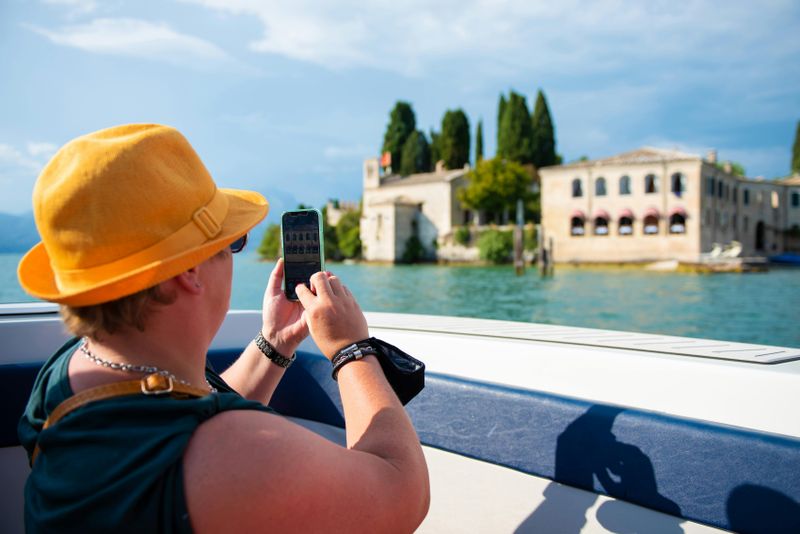 Visite des châteaux du Lac de Garde depuis Sirmione avec dégustation de vin