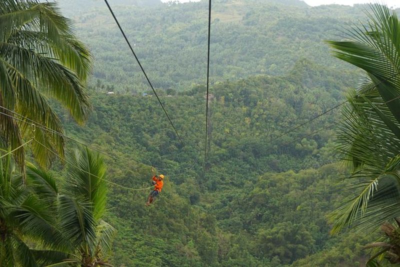 Canyoning aux chutes de Kawasan