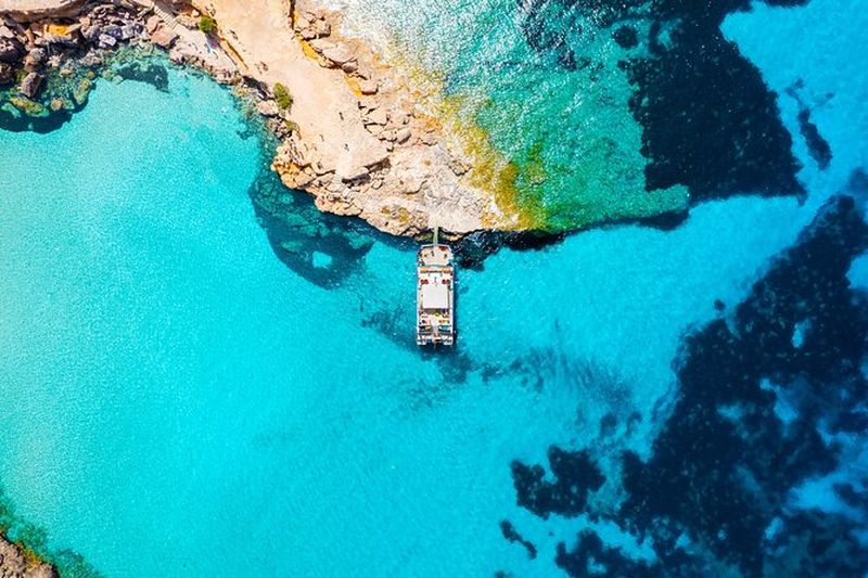 Excursion en bateau à Cala Conta et Cala Bassa à Ibiza