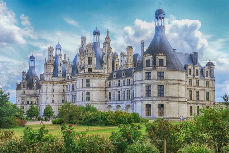 Excursion aux châteaux de Chambord et Chenonceau et aux grottes d'Ambacia depuis Tours