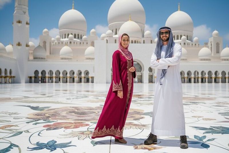 Excursion à Abu Dhabi depuis Dubaï avec billets pour la mosquée Cheikh Zayed, le palais Qasr Al Watan et la tour Etihad