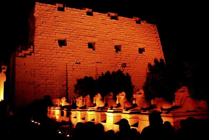 Billets pour le spectacle de lumière et son au Temple de Karnak avec transferts depuis Louxor