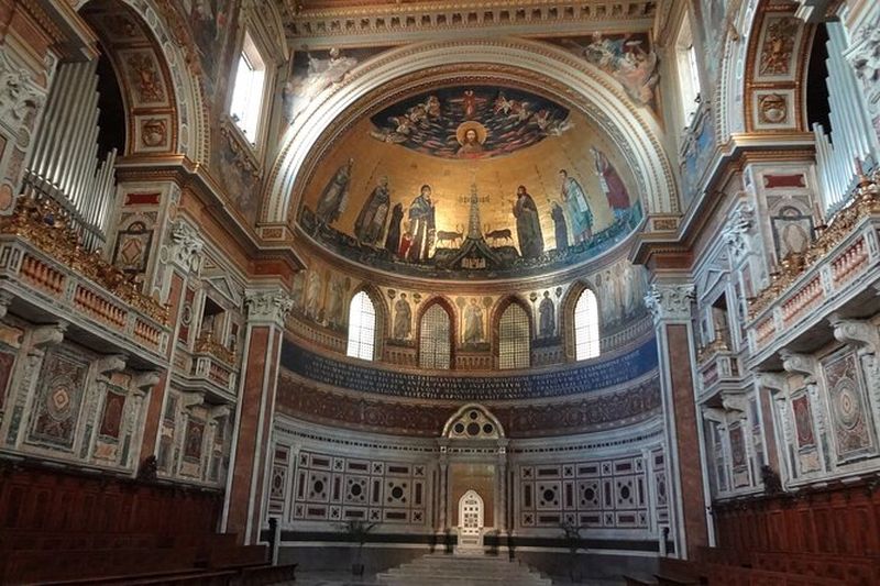 Visite privée des lieux sacrés de Rome : Saint-Jean-de-Latran, Scala Santa et Sainte-Croix