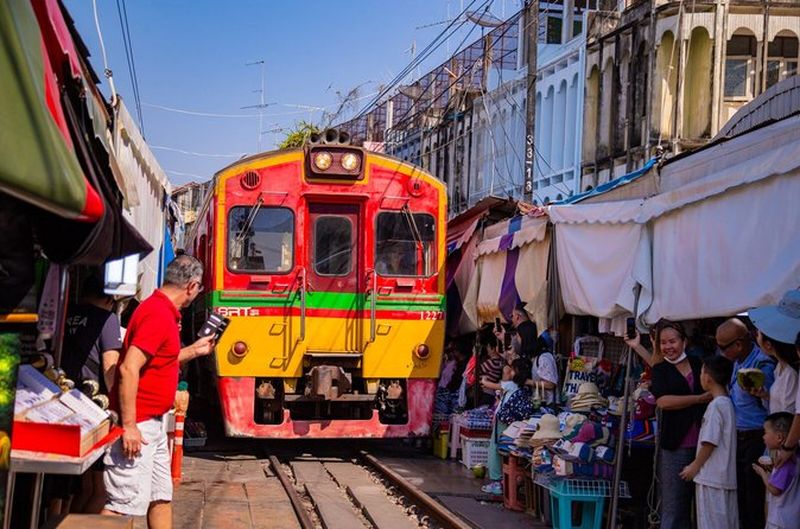 Excursion au marché flottant de Damnoen Saduak et au marché ferroviaire de Mae Klong depuis Bangkok