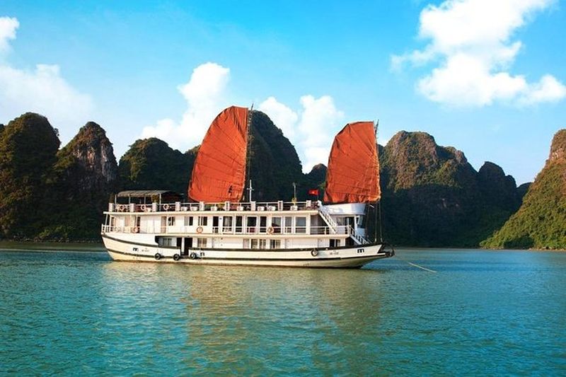 Excursion de 2 jours et 1 nuit en croisière dans la baie d'Halong au départ de Hanoï